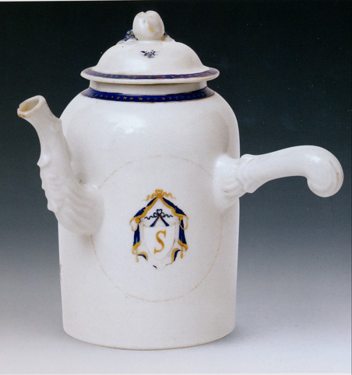 Coffee pot with side handle