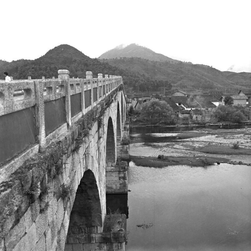 Bridge over Dong river