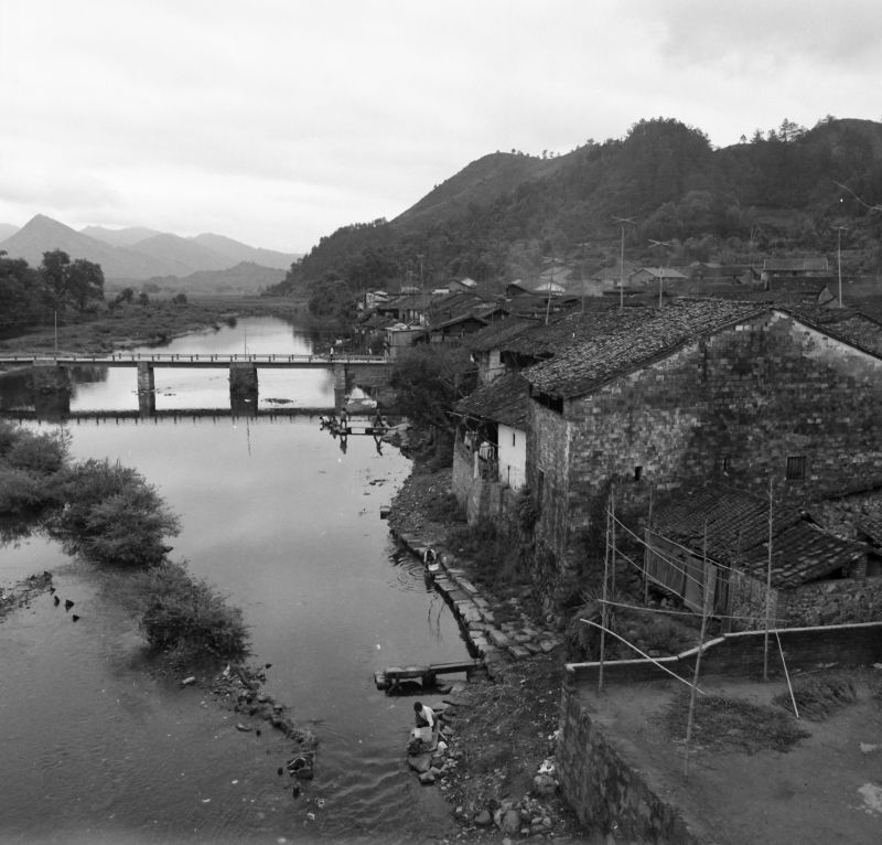 Dong Bu village low bridge