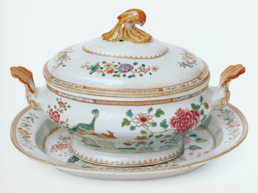 Tureen with stand famille rose with peacock decoration