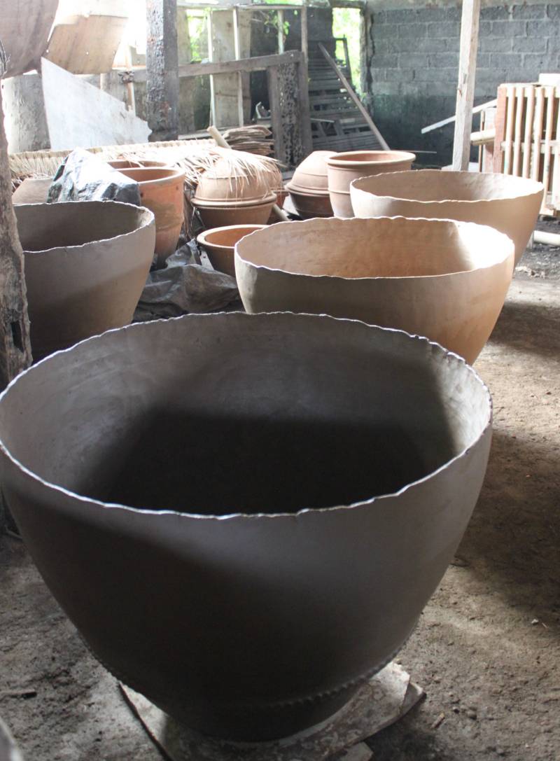 Potting large jars by coiling