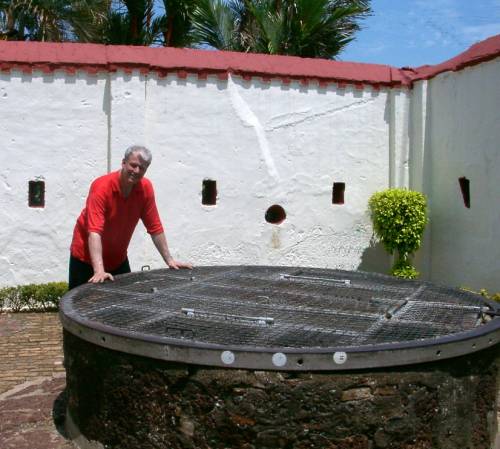 Looking down the Hang Li Poh's well