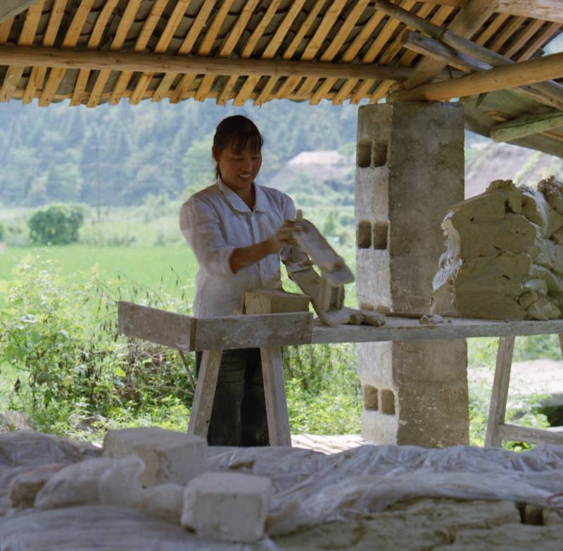 Sanbao shaping of clay bricks